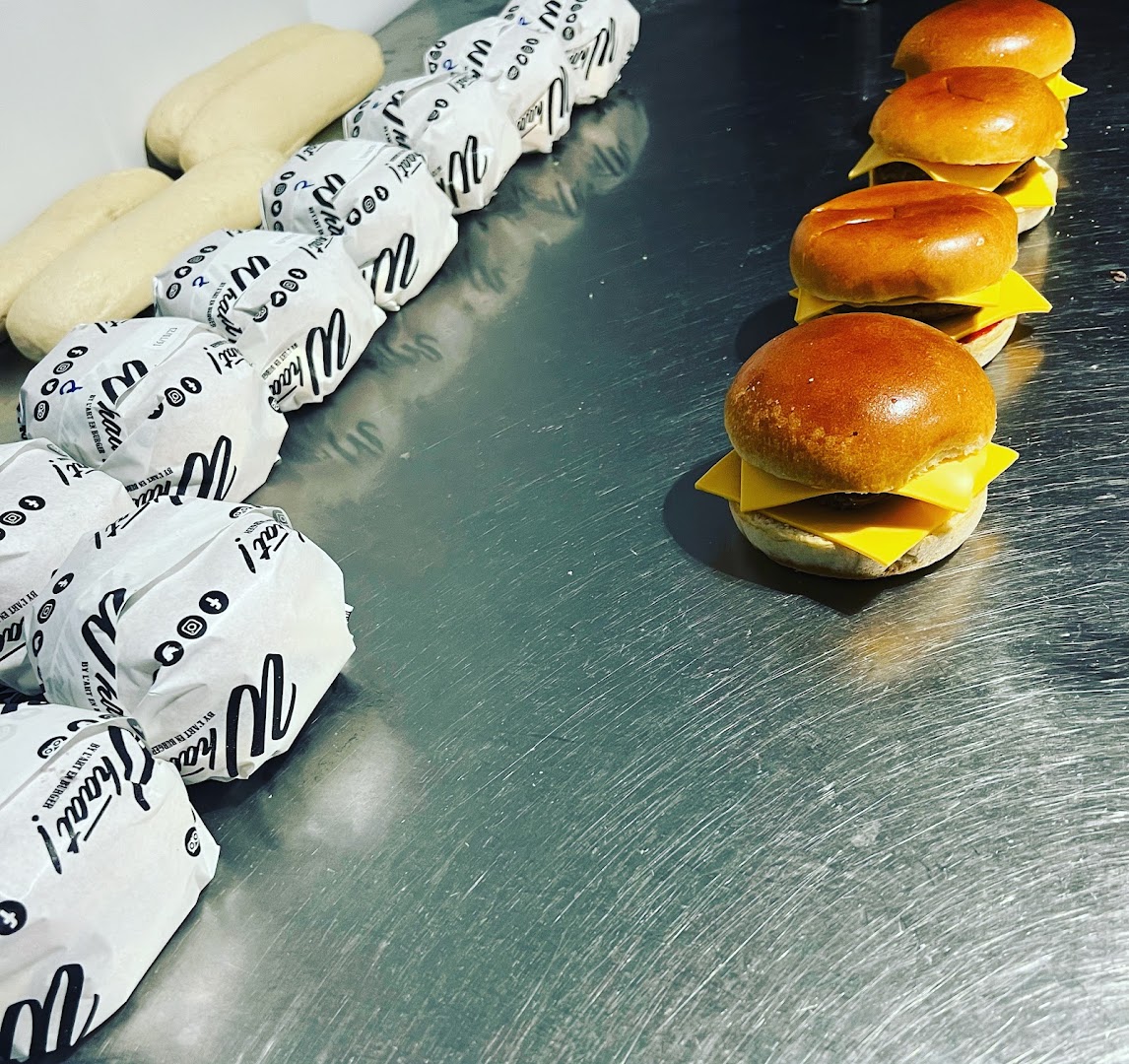 Whaat ! Distributeur de Burgers Saran · Photos 10